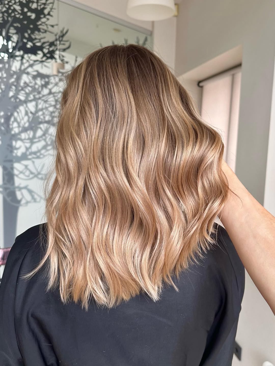 Choppy Bronde Lob With Lived-In Waves