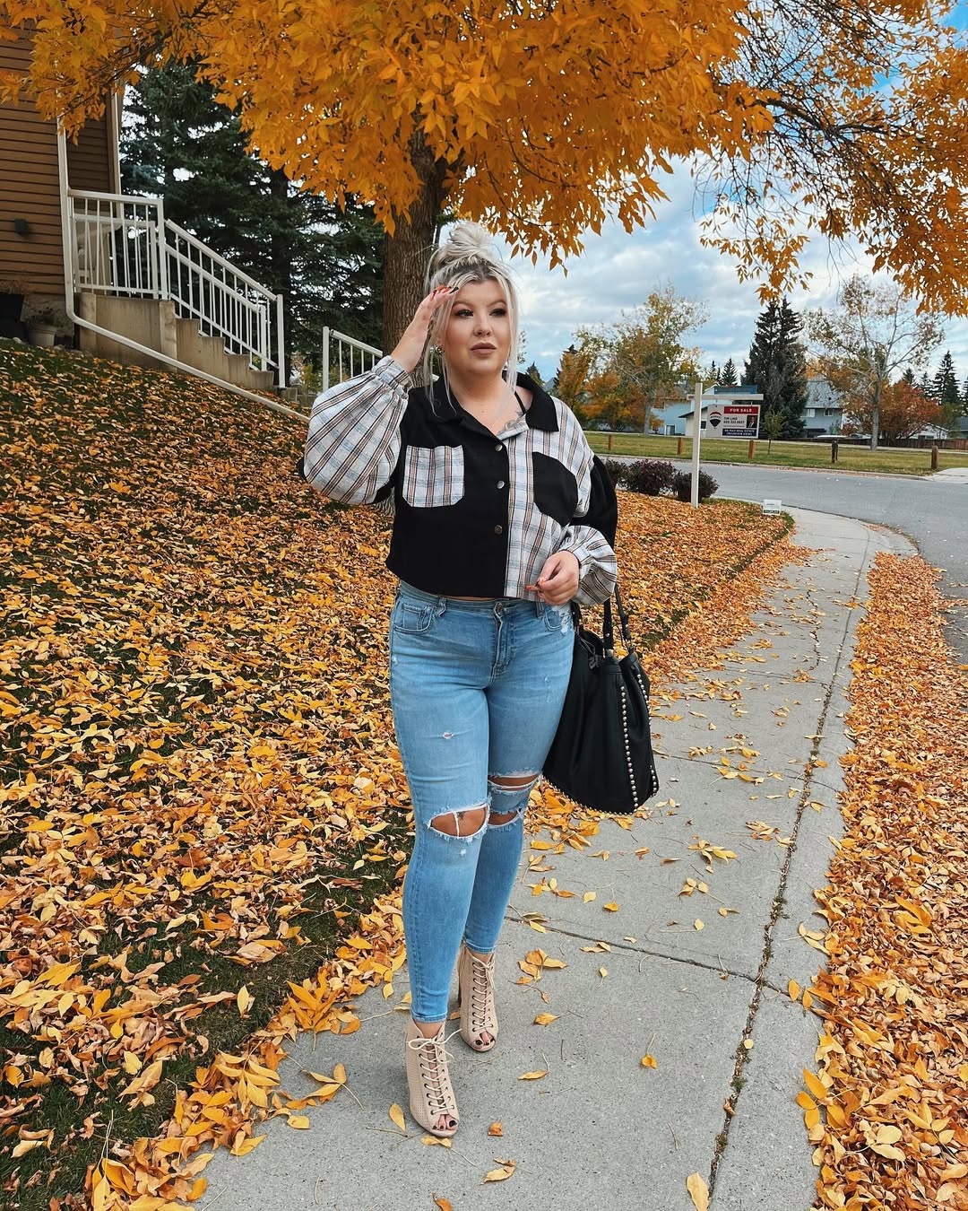 Contrast Plaid Cropped Shirt With Ripped Denim
