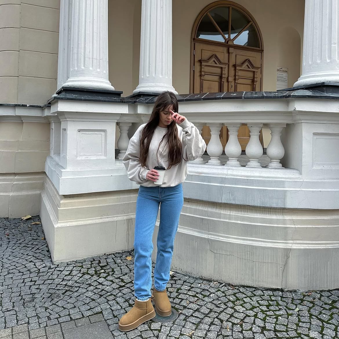 Cozy Cream Sweatshirt With Light Wash Denim