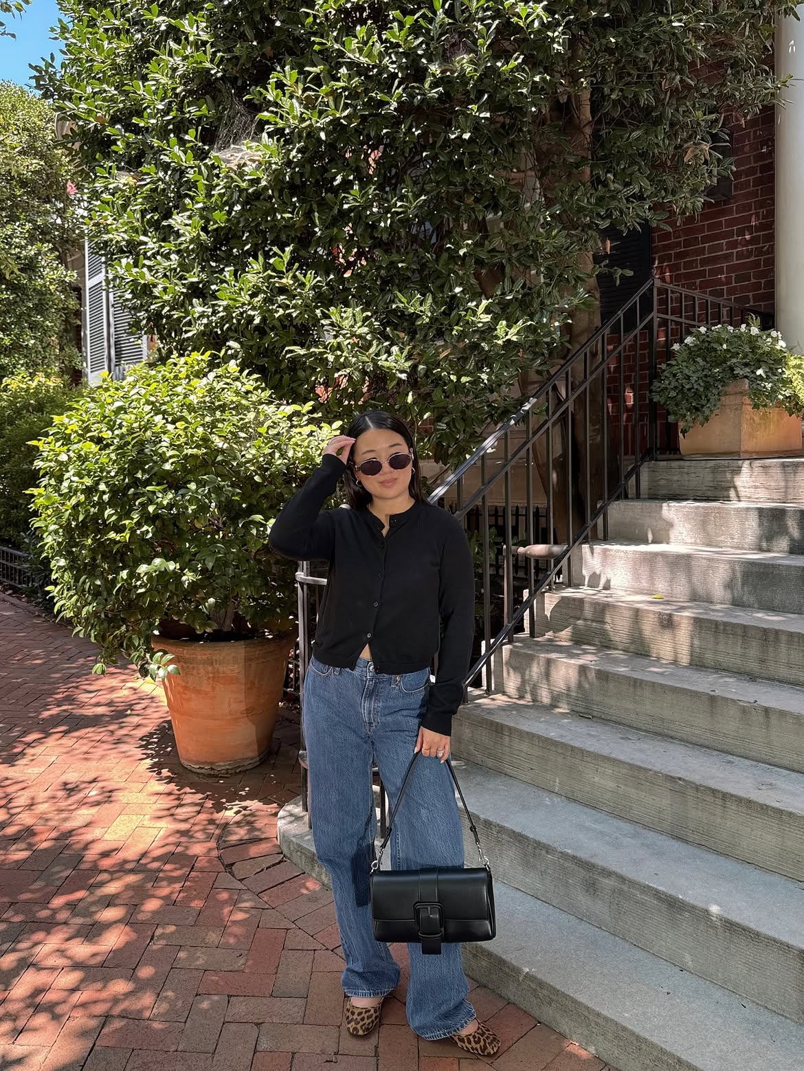Cropped Cardigan and Wide Leg Jeans Casual Look
