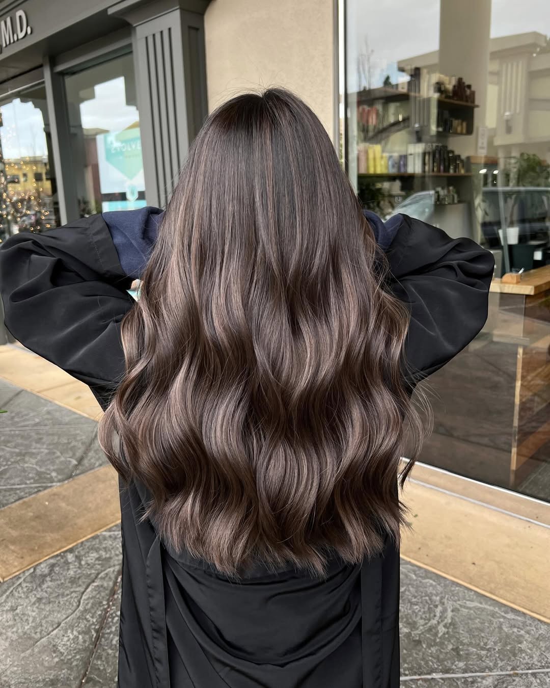 Dimensional Ash Brown Waves With Lived-In Root