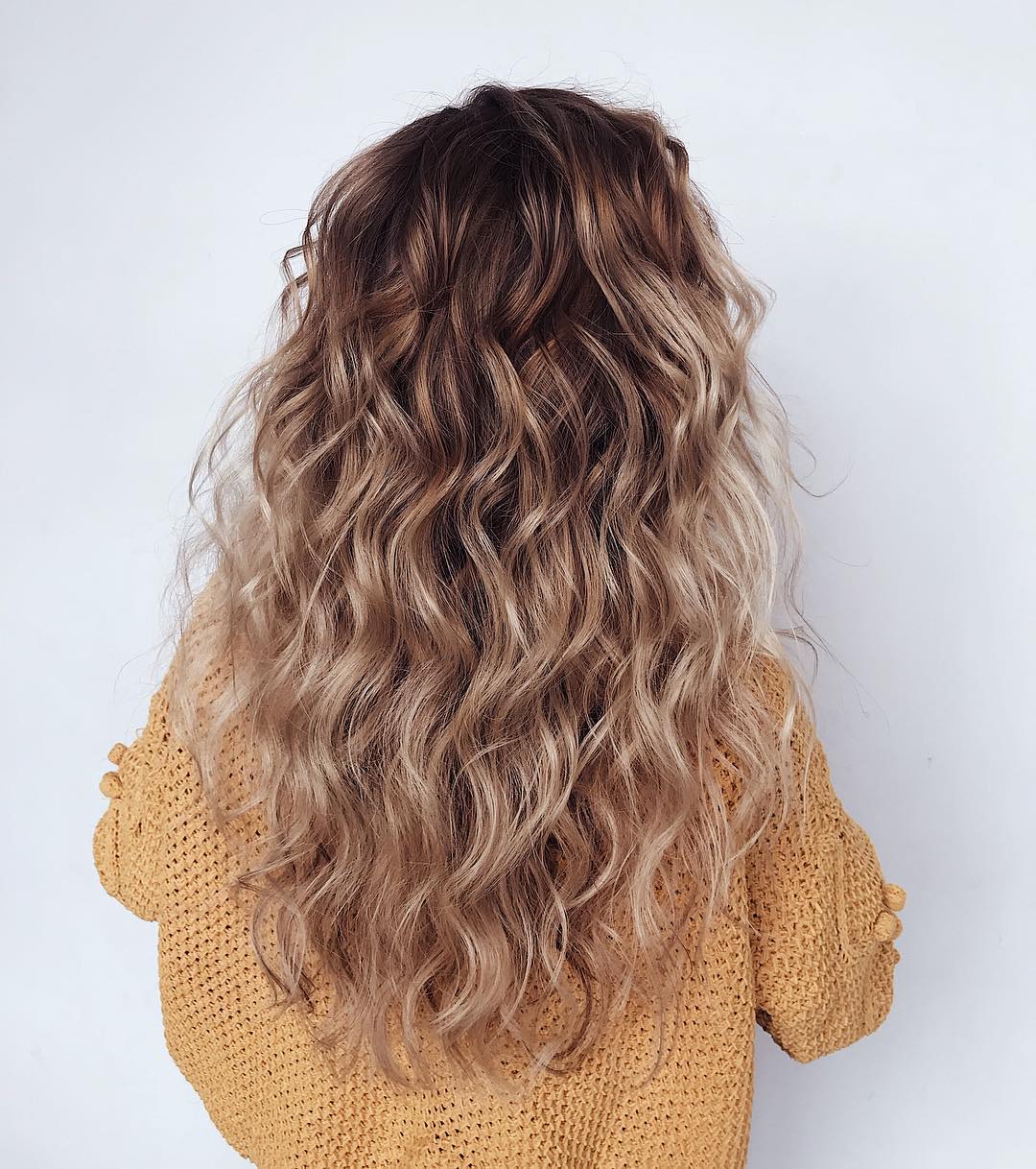 Effortless Bronde Beach Waves With Balayage