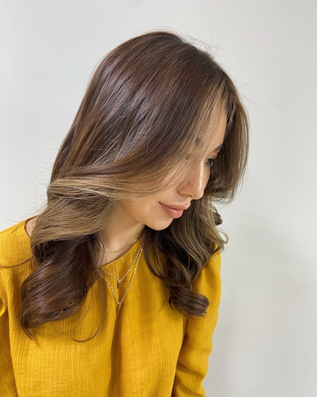 Effortless Chocolate Brown Waves With Honey Money Piece