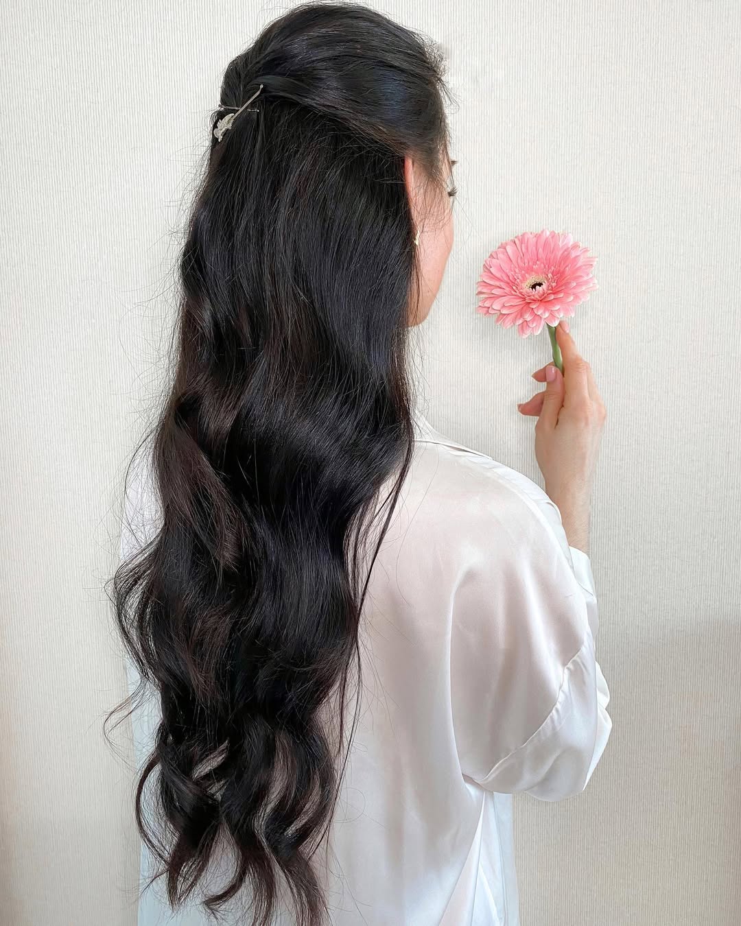 Elegant Half-Up Waves With Delicate Clip