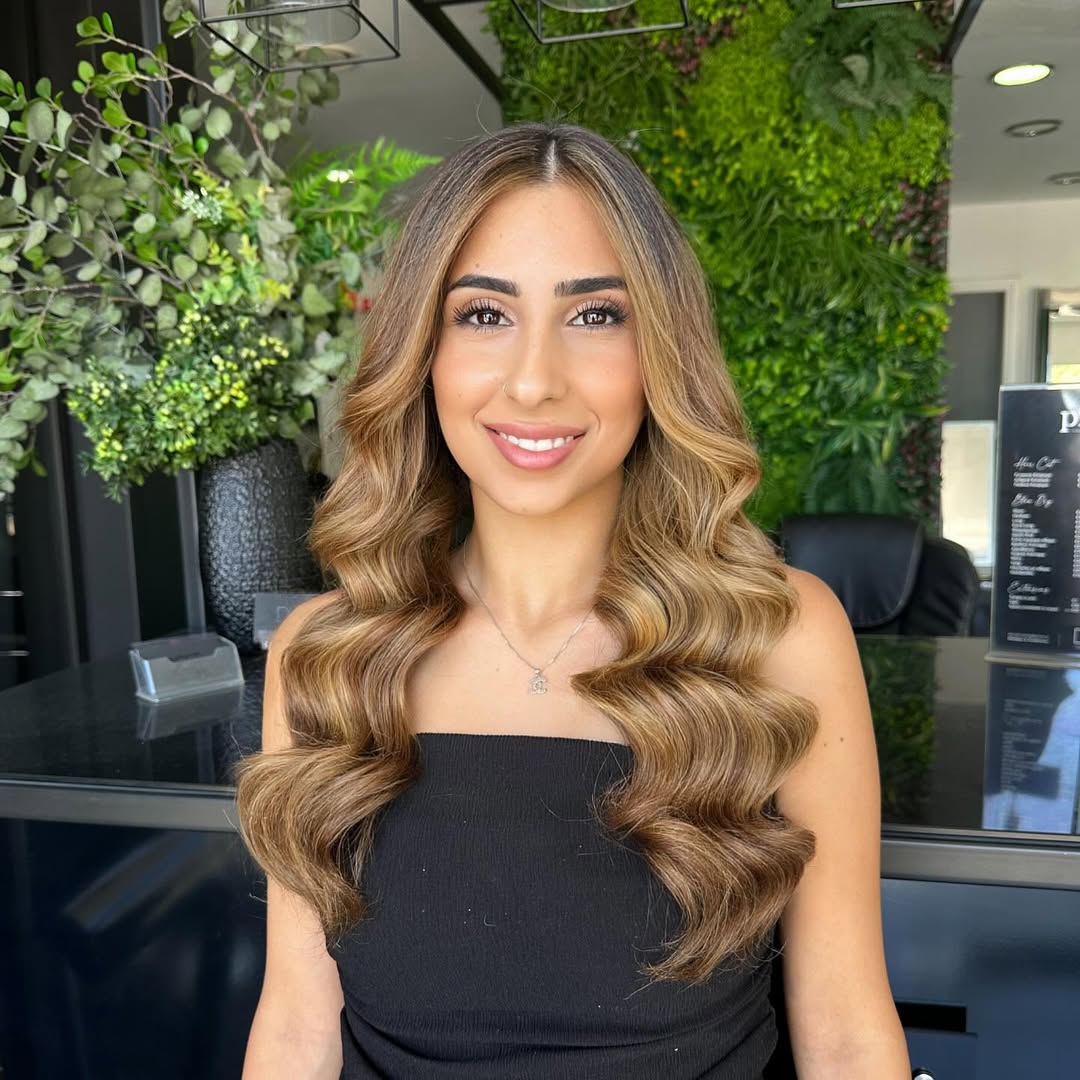 Glamorous Waves With Warm Honey Blonde Highlights