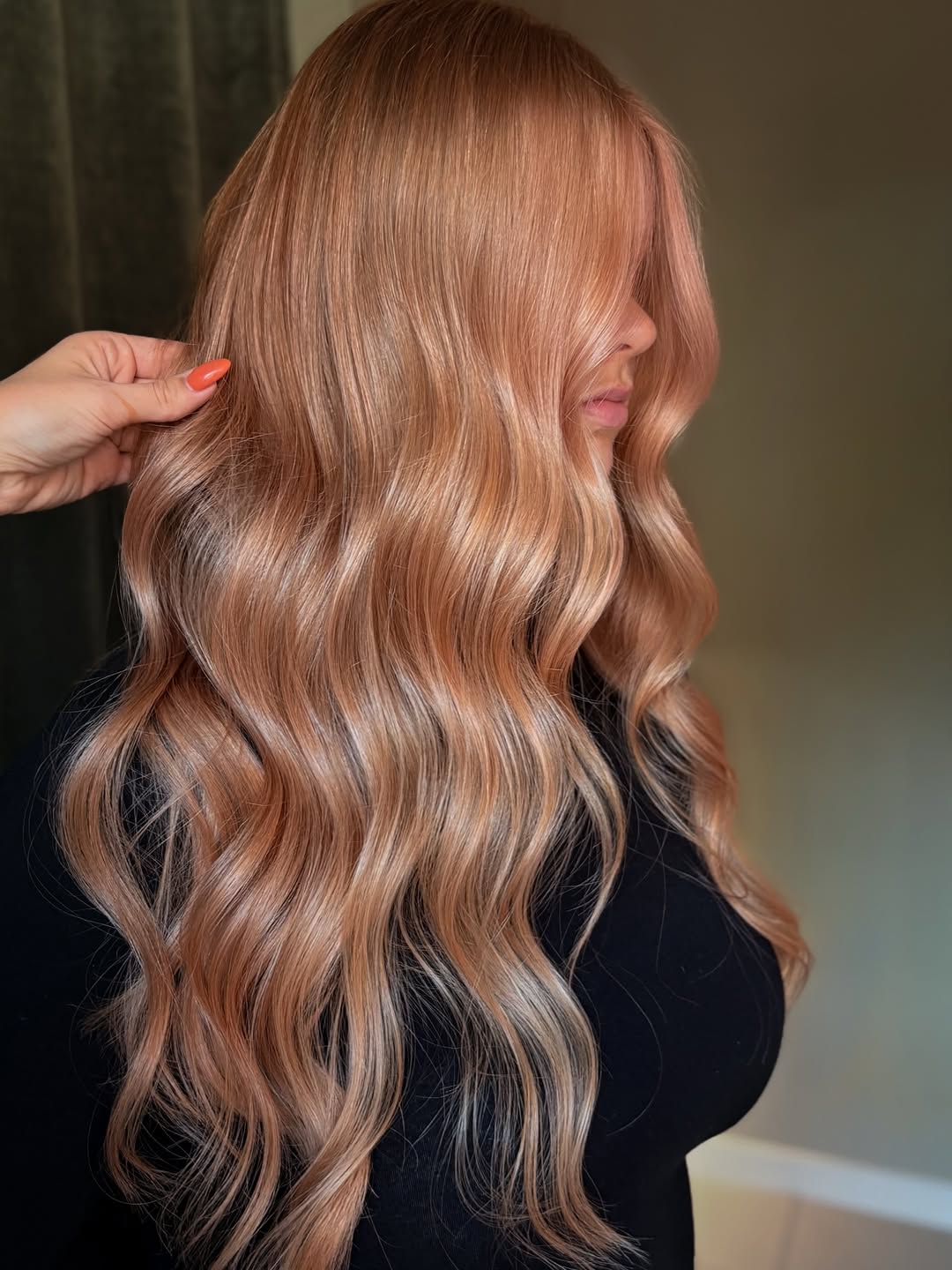 Glamorous Wavy Mid-Back Strawberry Blonde Hair