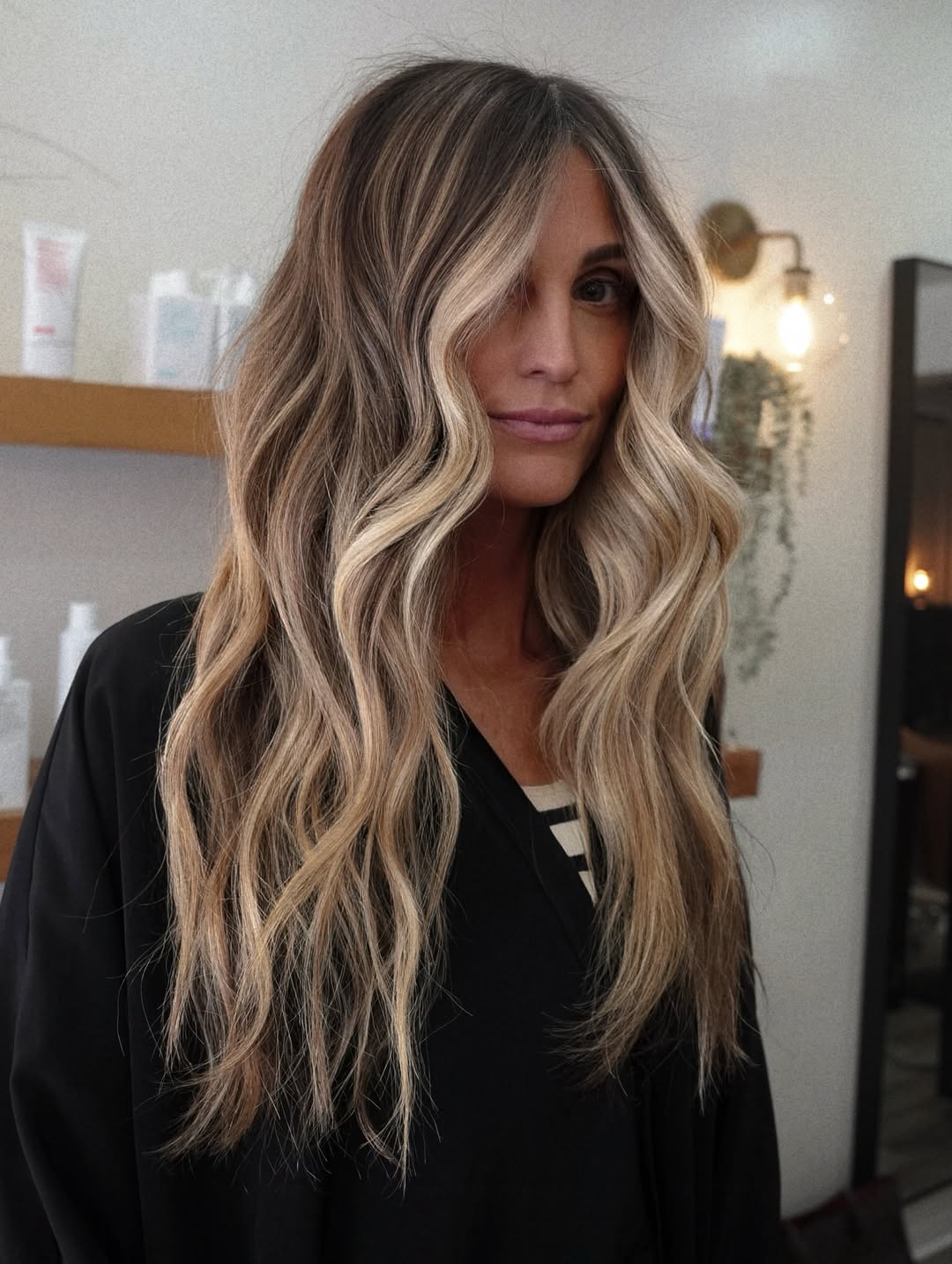 Golden Blonde Waves With Face-Framing Highlights