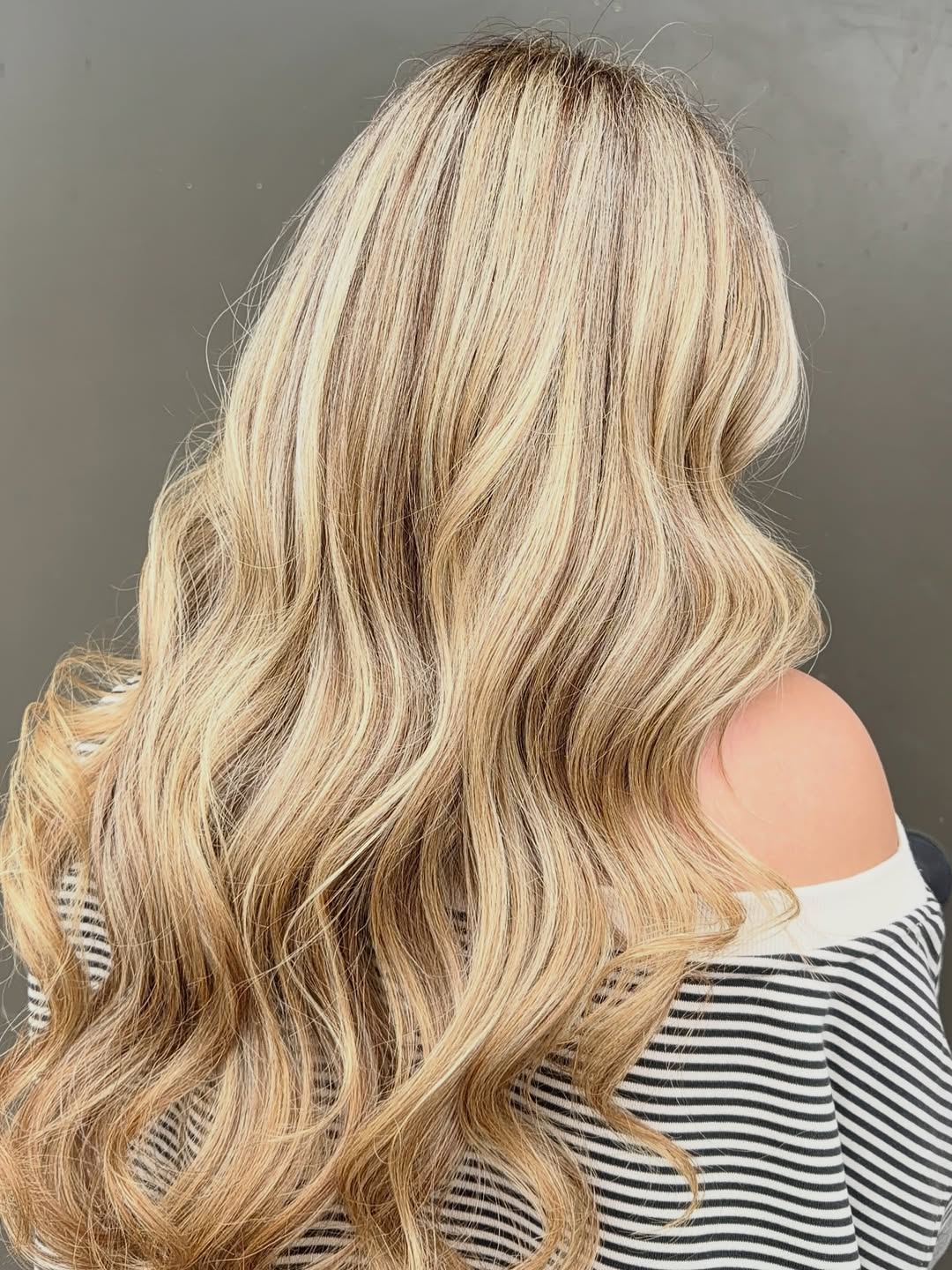 Golden Blonde Waves With Lived-in Roots