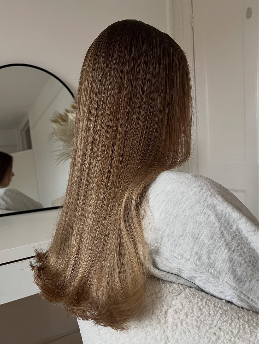 Golden Hour Honey Blonde With Subtle Waves
