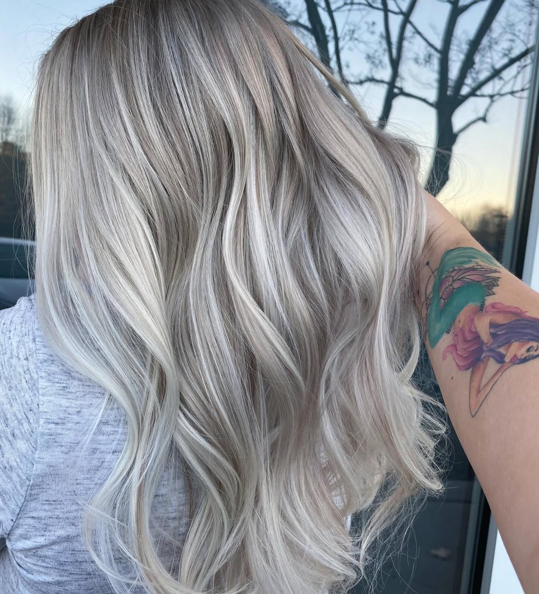 Gorgeous Platinum Blonde Wavy Hair With Shadow Root