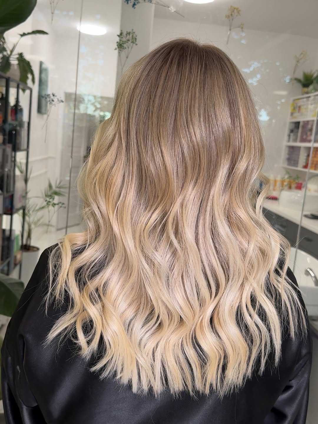 Gorgeous Vanilla Blonde With Lived-In Waves