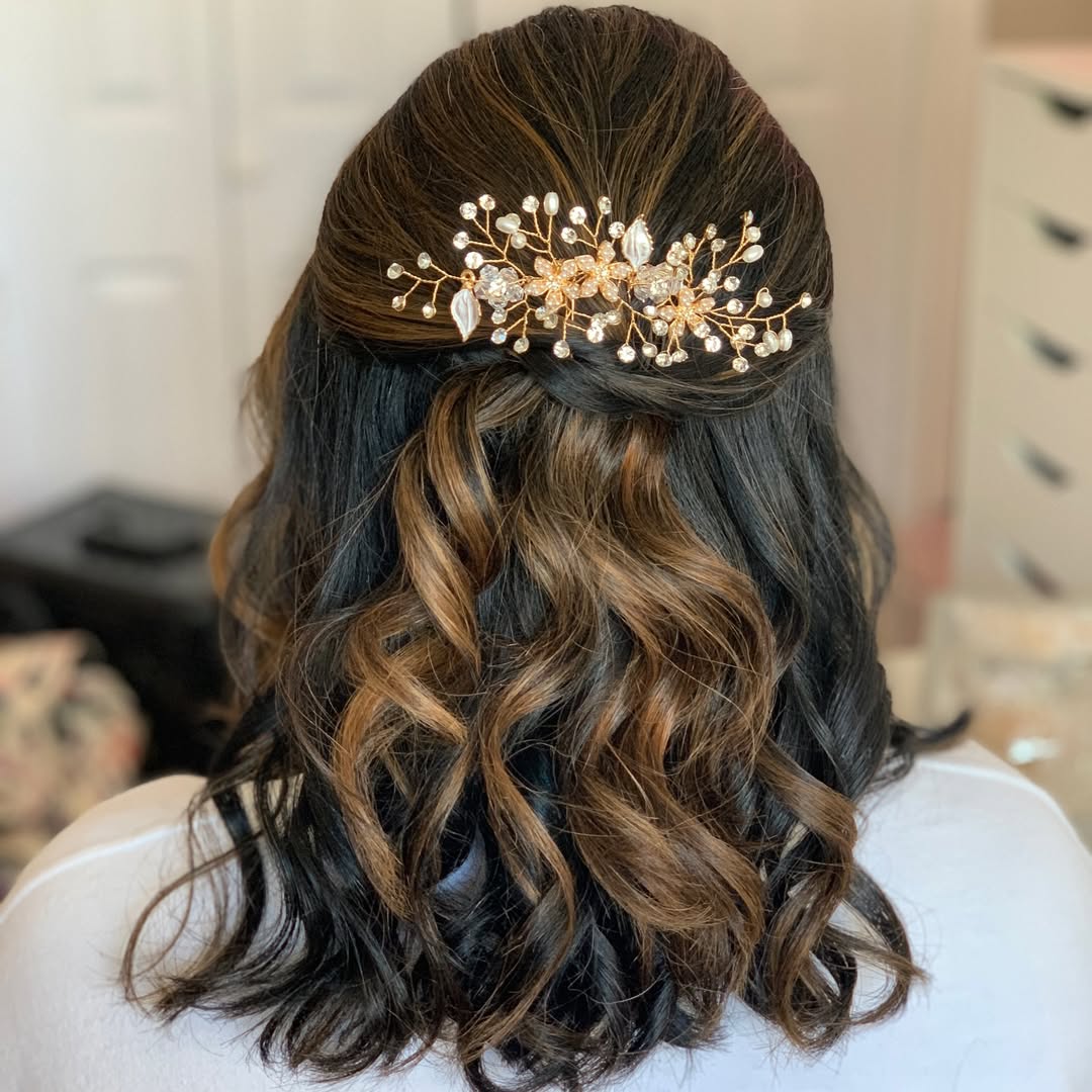 Half-Up Romantic Waves With Jewel Hairpin