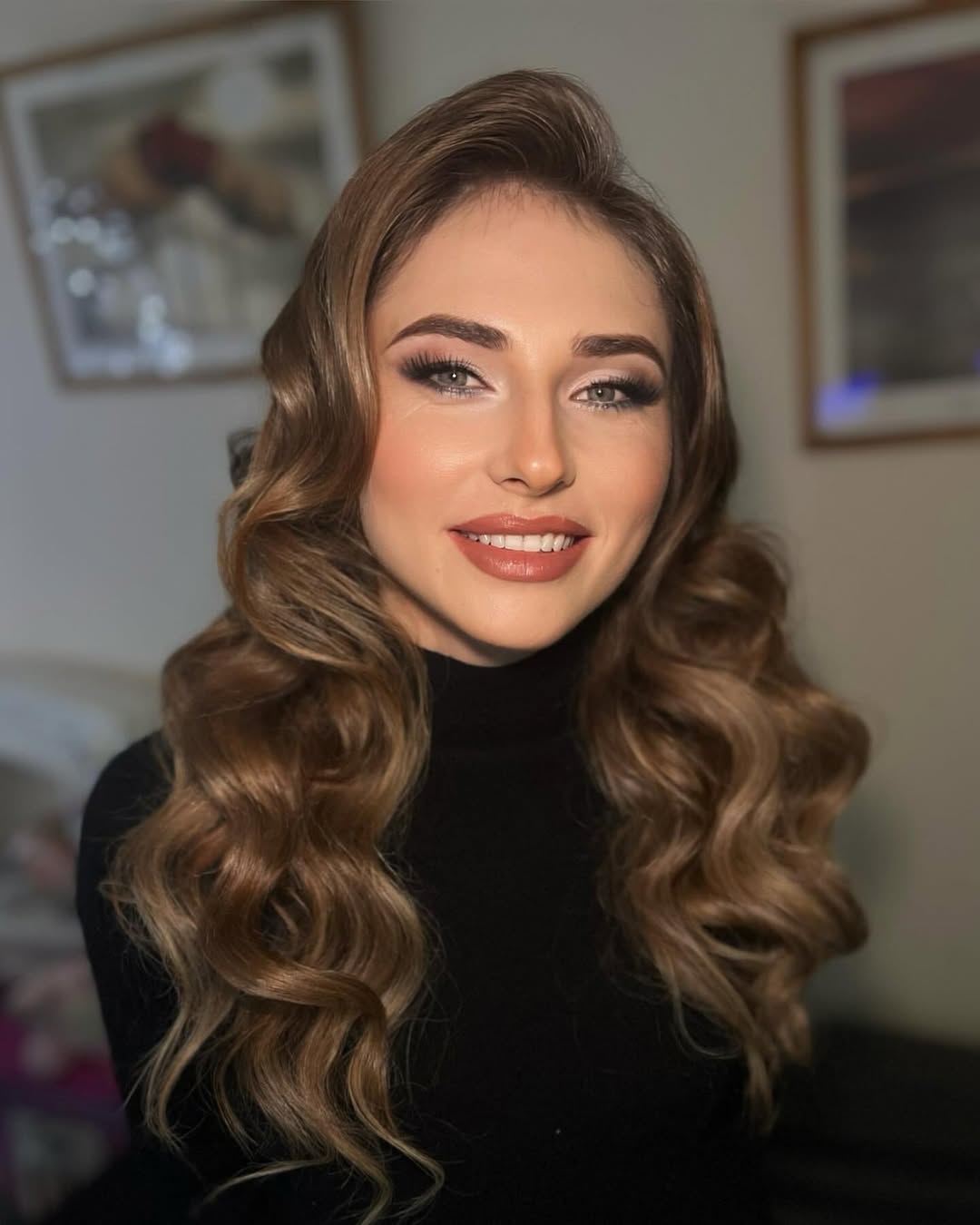 Hollywood Waves With Voluminous Side Part