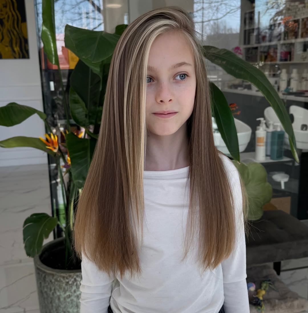 Honey Blonde Money Piece on Long Straight Hair