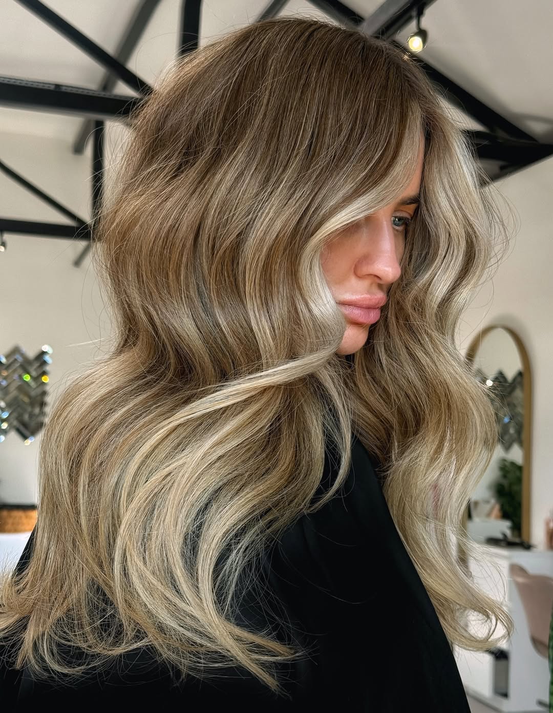 Honey Blonde Waves With Face-Framing Highlights