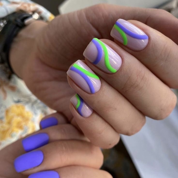 Lavender Swirls on Nude Short Square Nails