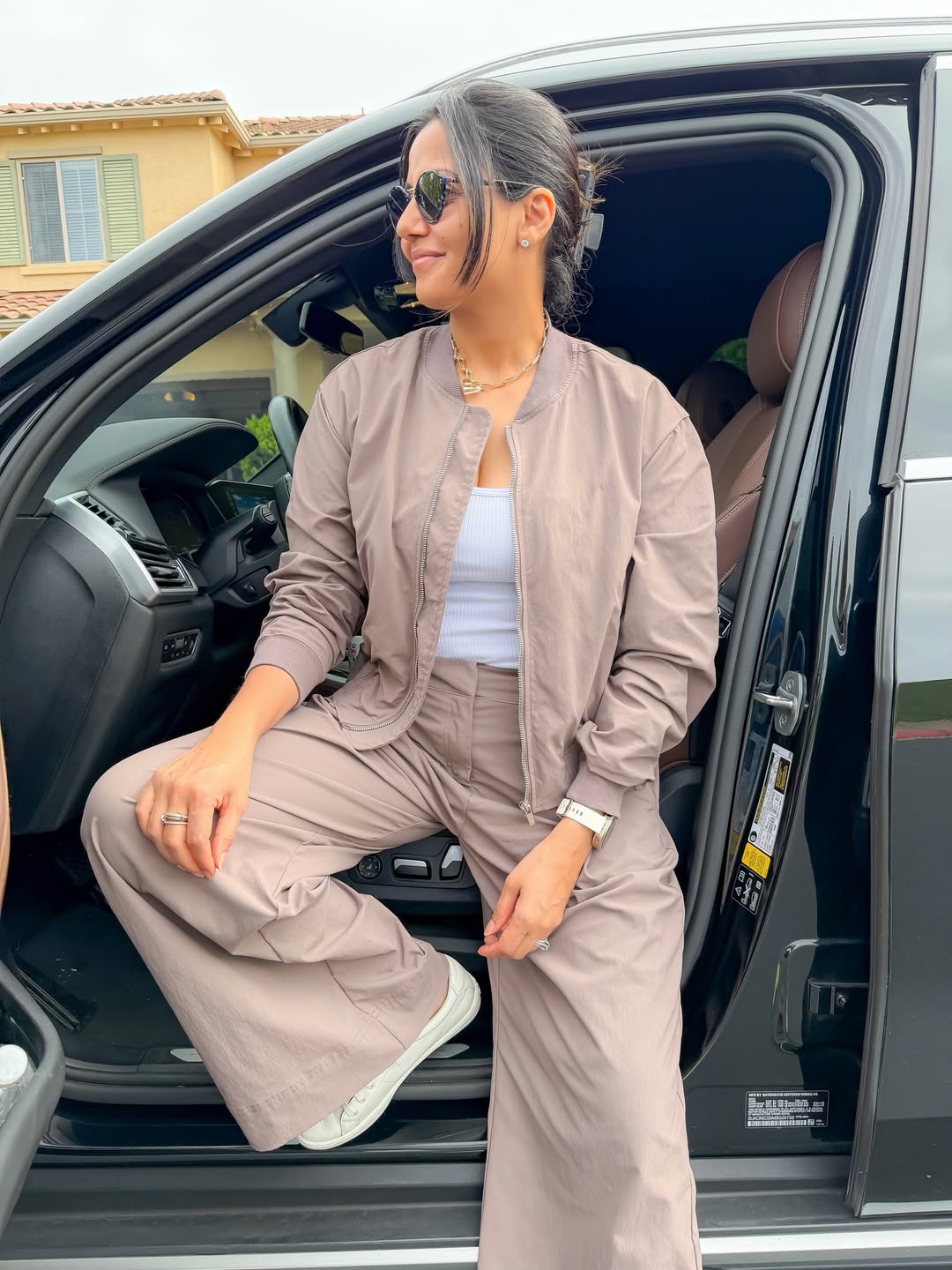 Monochromatic Cargo Set And Sneakers