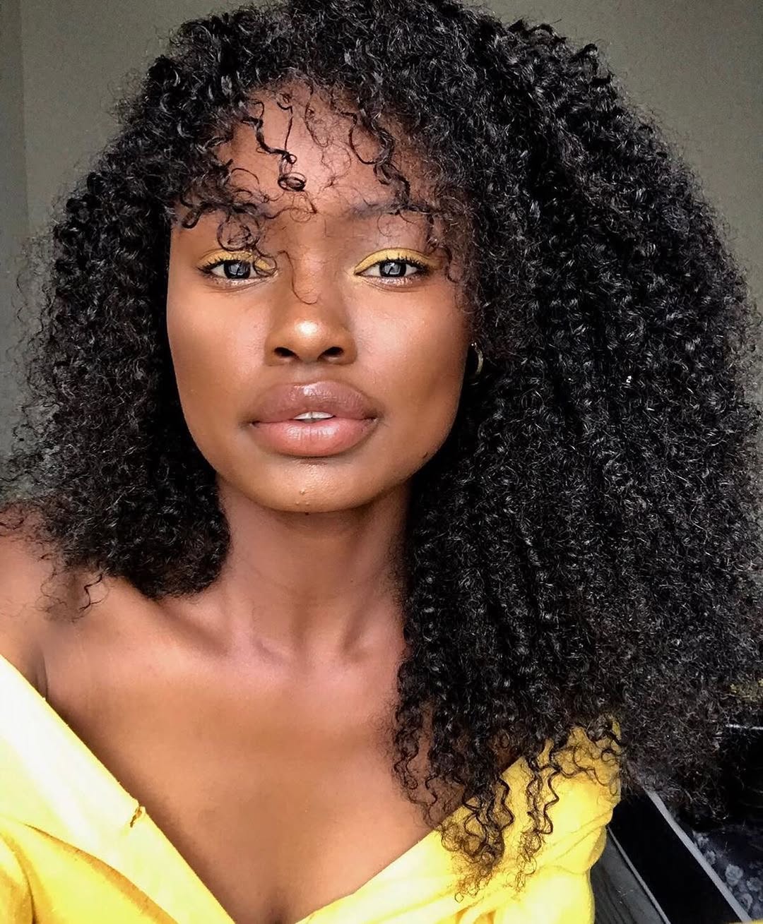 Natural Curly Volume With Face-Framing Tendrils