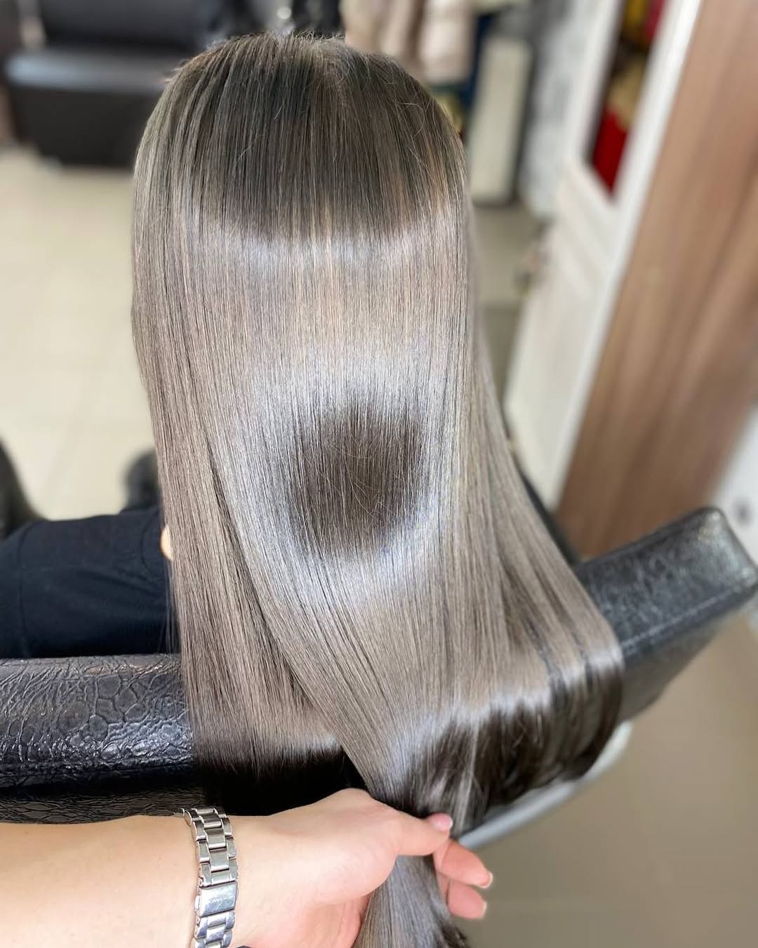 Sleek Ashy Dark Blonde Collarbone Cut