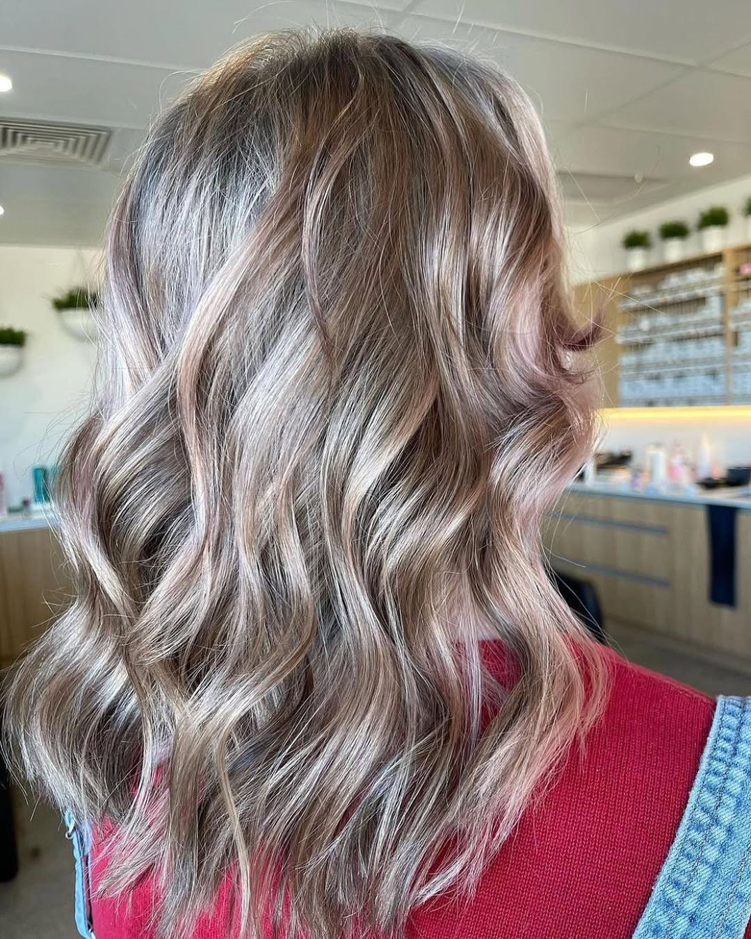 Soft Wavy Dirty Blonde Lived-In Highlights