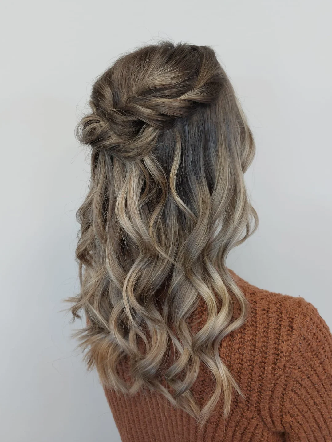 Summer Honey Blonde Half Updo With Twists