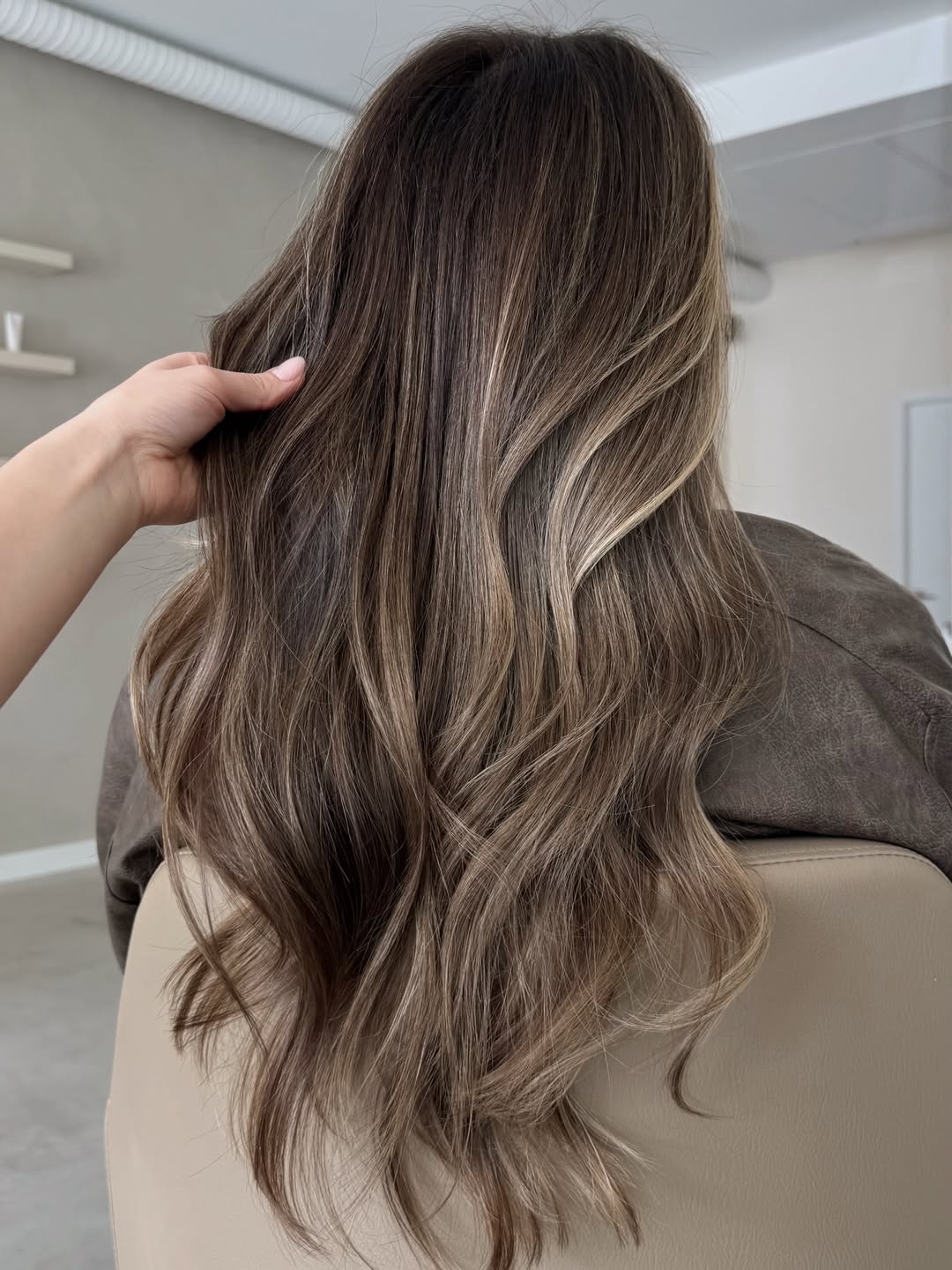 Sun-Kissed Bronde Balayage With Loose Waves