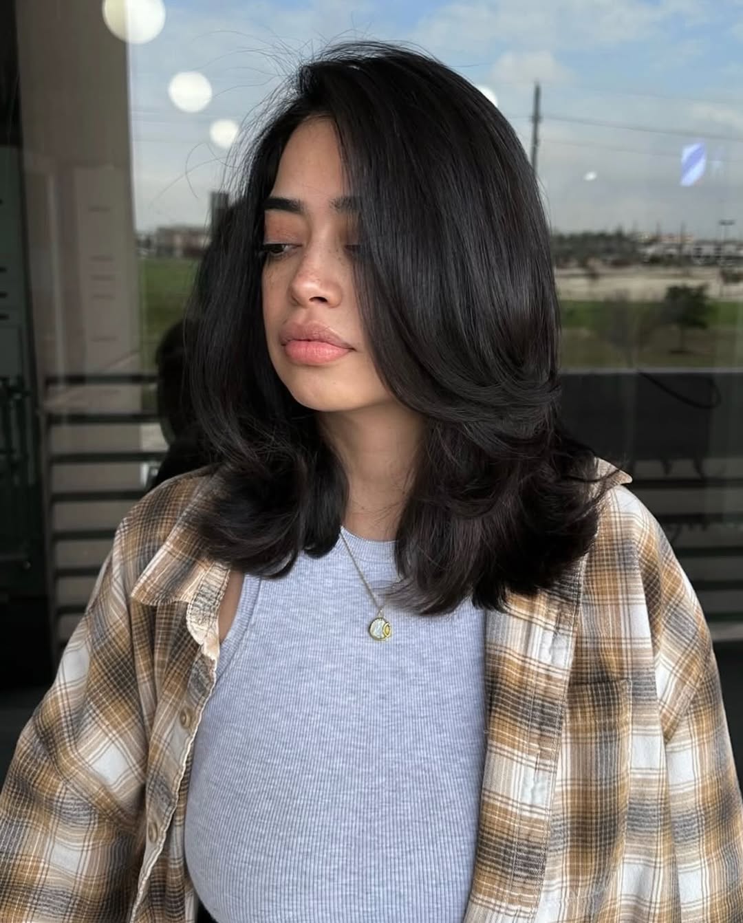 Tousled Layers With Face-Framing Volume
