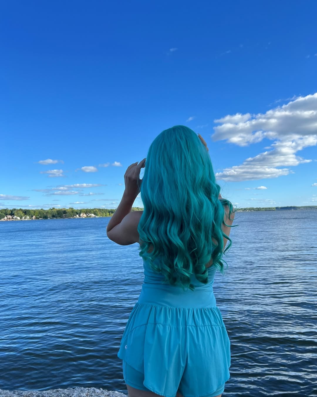 Vibrant Teal Waves Long Layers