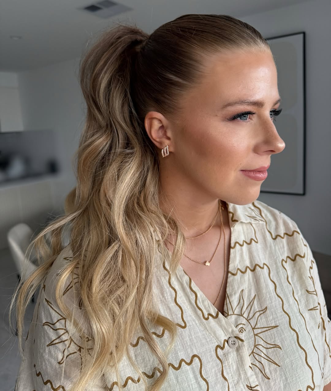 Voluminous High Ponytail With Loose Beach Waves
