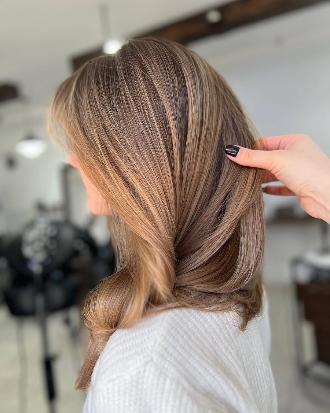Warm Blonde Balayage With Shoulder Length Layers