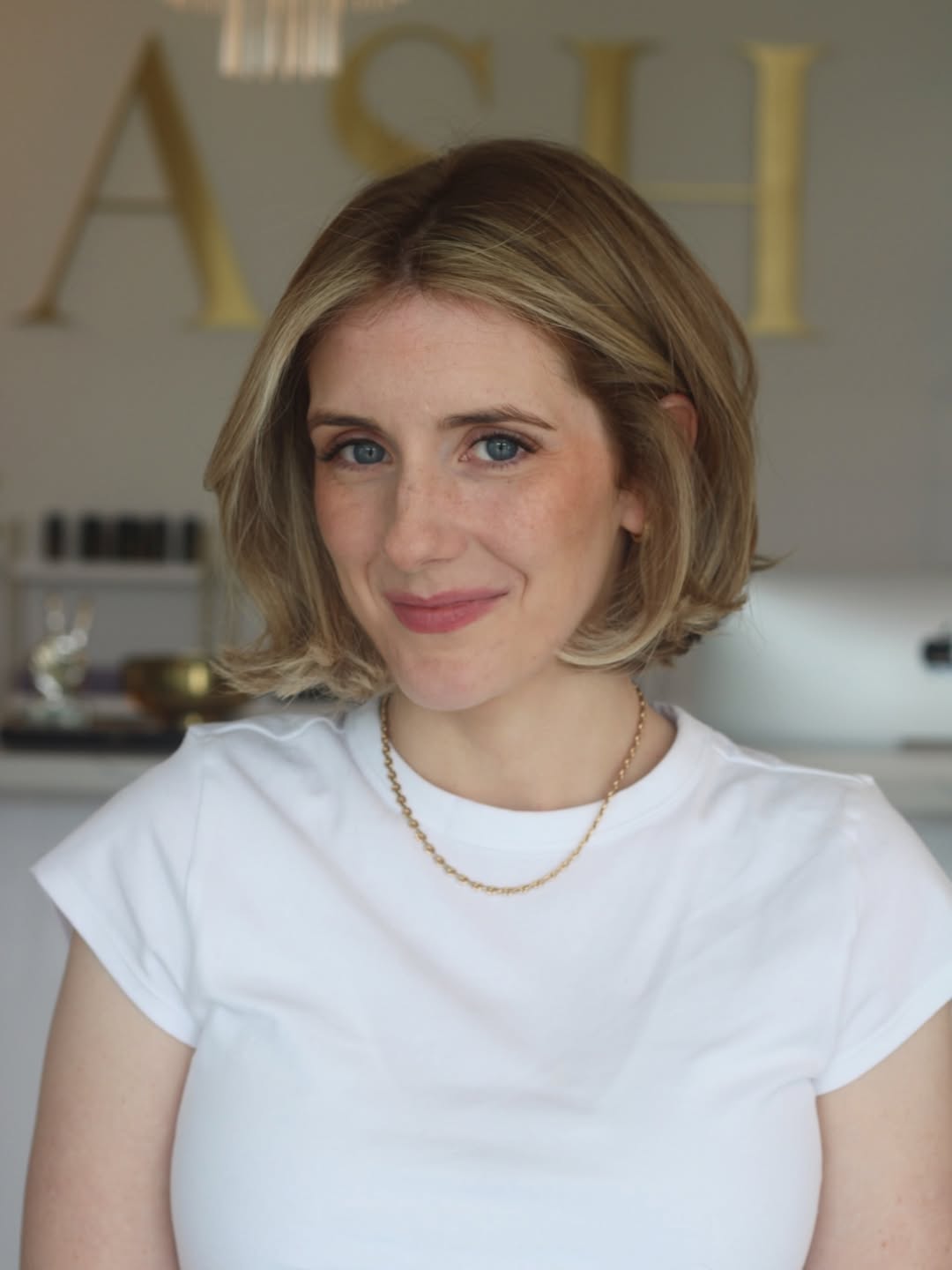 Wavy Honey Blonde Bob With Deep Side Part