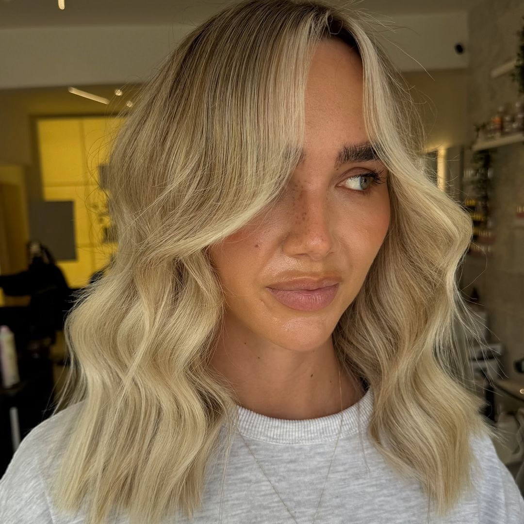 Wavy Money Piece Blonde Bob With Shadow Root