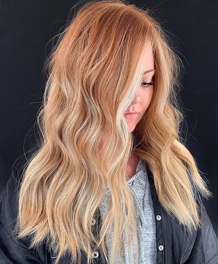 Wavy Strawberry Blonde With Bright Face Frame