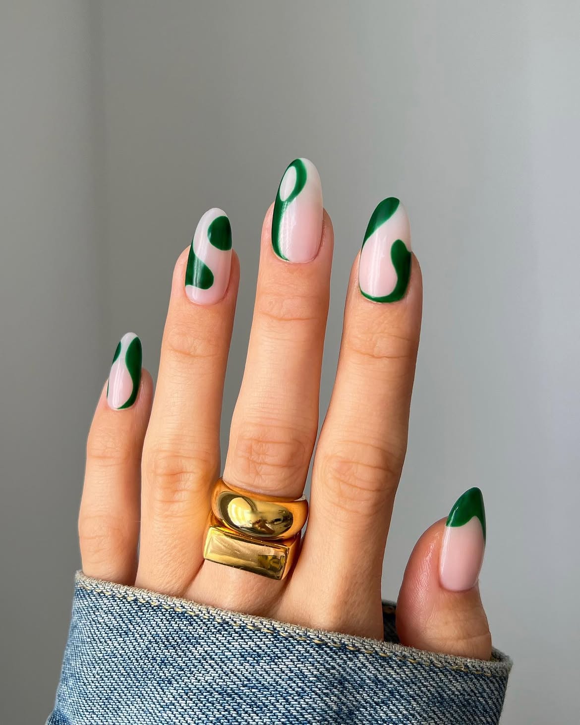 27 Must-Try Early Fall Nail Ideas For A Chic Autumn Vibe 23 Abstract Emerald Swirl Almond Nails