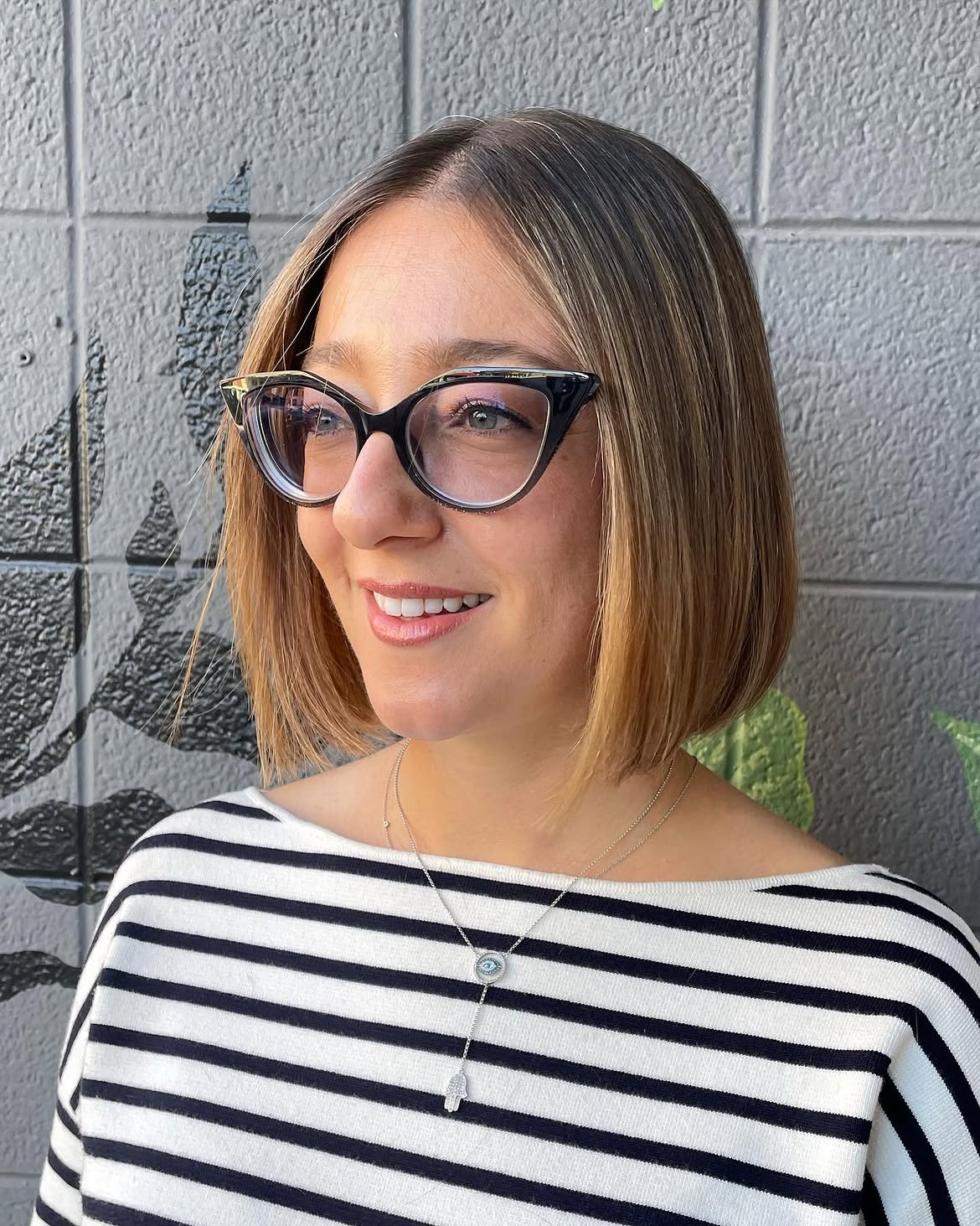 Blonde Balayage Collarbone Bob With Subtle Waves