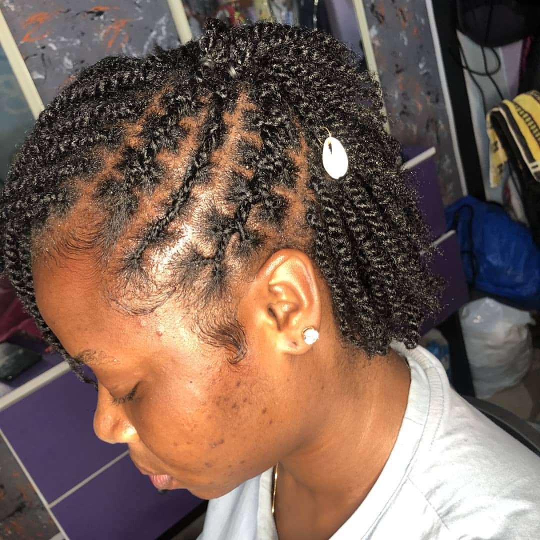 Chic Mini Twists With Cowrie Shell Accent