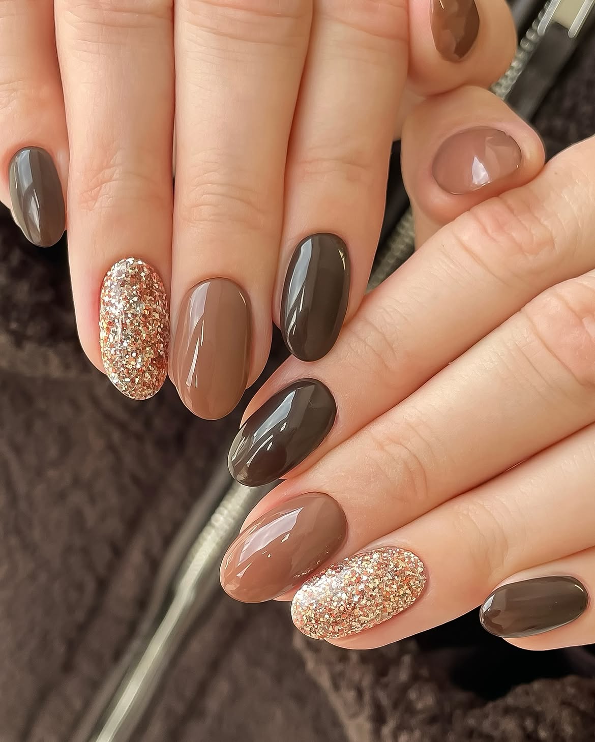 Chic Multicolored Brown Glitter Oval Nails