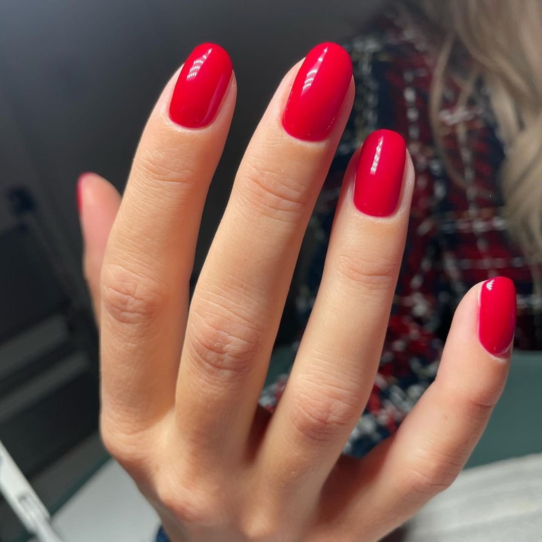 Classic Red Oval Glossy Nails