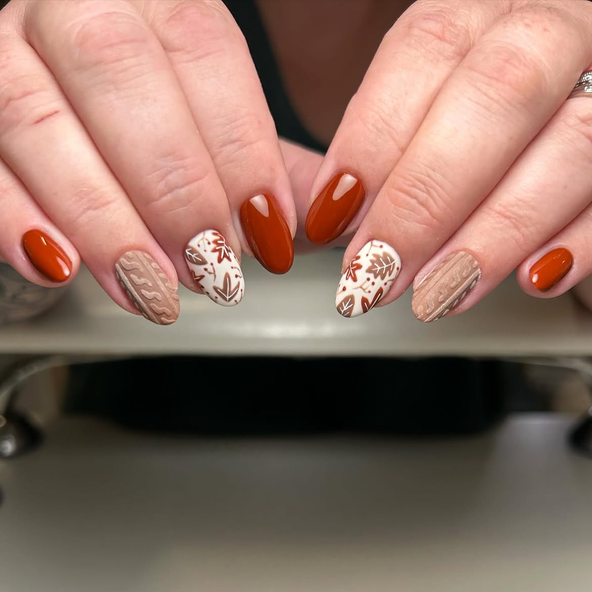 29 Stunning Fall Leaves Nail Ideas You Need To Try Now 4 Cozy Autumn Cable Knit & Leaf Fall Nails