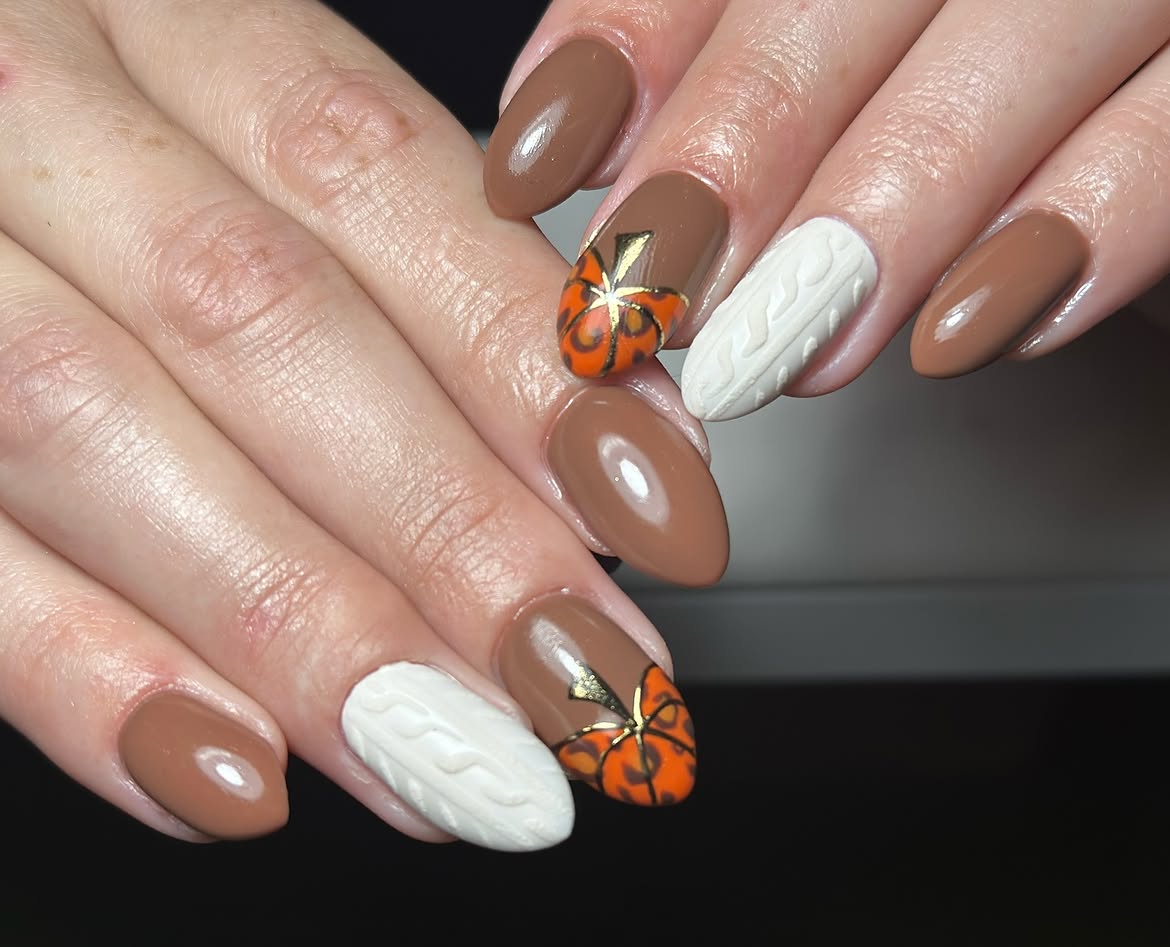 Cozy Autumn Sweater and Pumpkin Nails