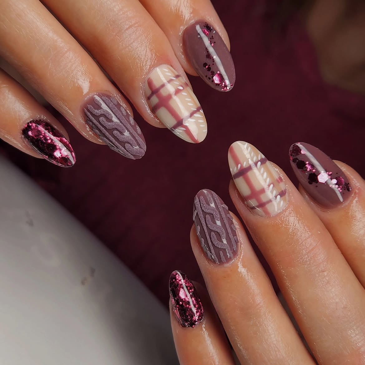 Cozy Tartan Cable Knit Oval Nails