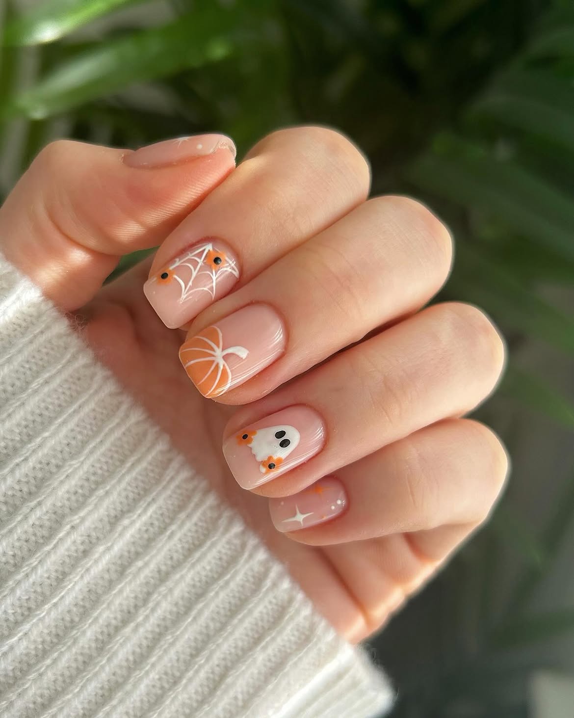 29 Spooky & Chic Halloween Nail Ideas for Short Nails 24 Cute Halloween Ghost Pumpkin Spiderweb Nails