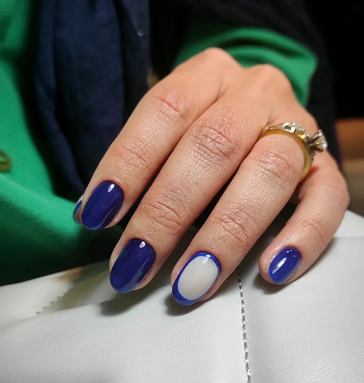 Deep Blue Oval Negative Space Accent