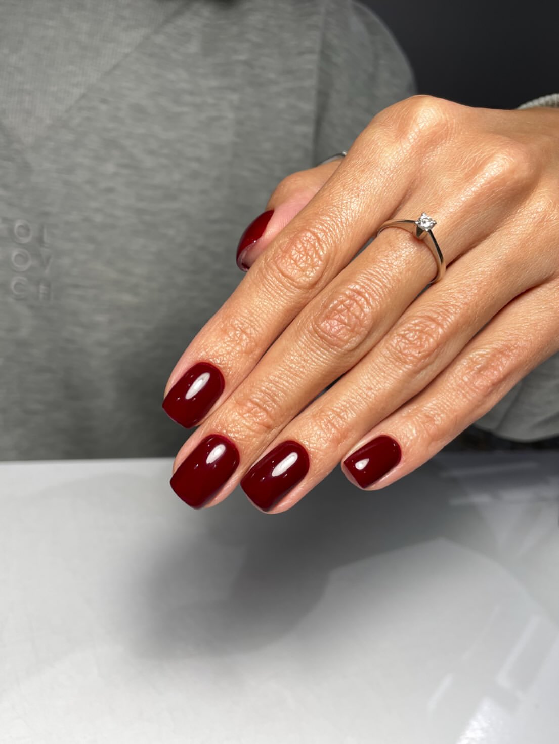27 Must-Try Early Fall Nail Ideas For A Chic Autumn Vibe 10 Deep Burgundy Glossy Square Nails