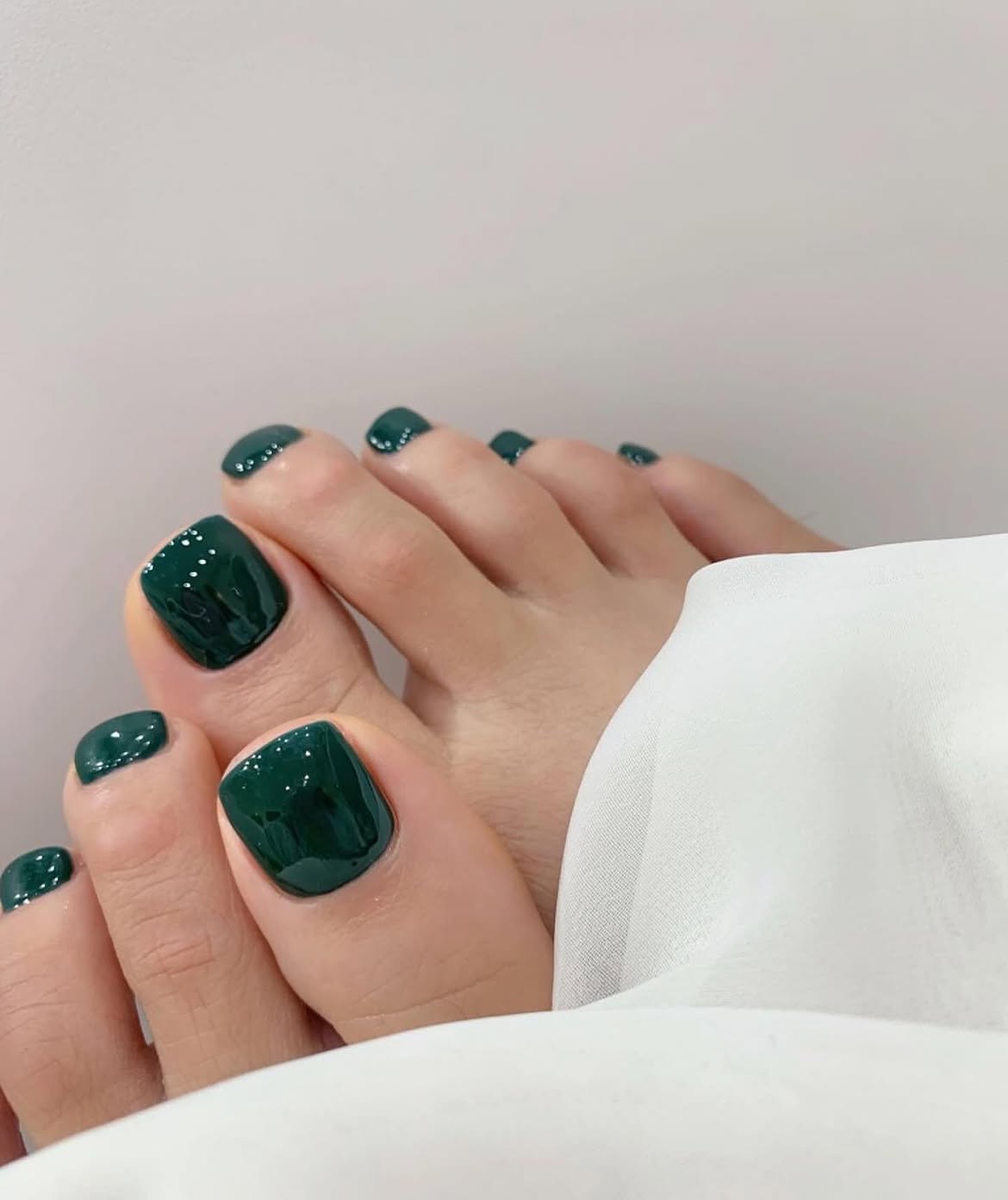Deep Emerald Green Glossy Toes