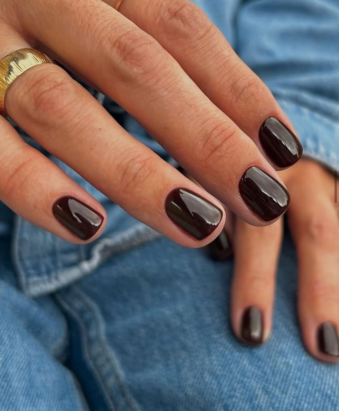 27 Must-Try Early Fall Nail Ideas For A Chic Autumn Vibe 8 Deep Espresso High Gloss Short Nails