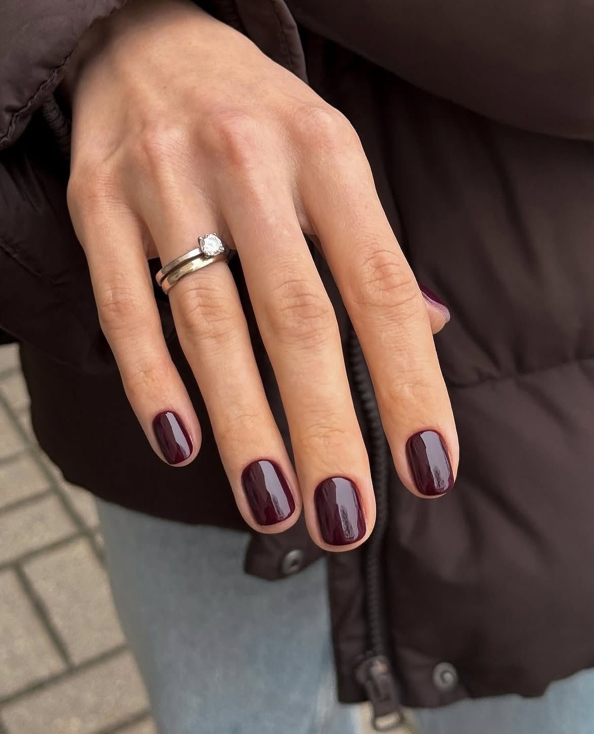 27 Must-Try Early Fall Nail Ideas For A Chic Autumn Vibe 15 Deep Plum Glossy Short Squoval Nails