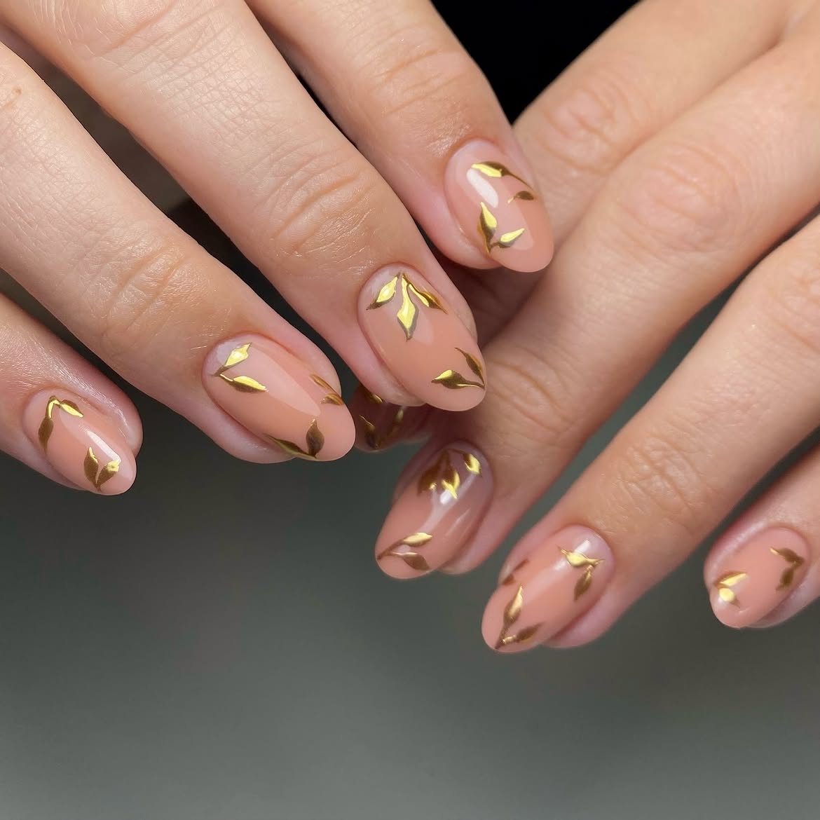 29 Stunning Fall Leaves Nail Ideas You Need To Try Now 25 Elegant Gold Leaf Fall Nails