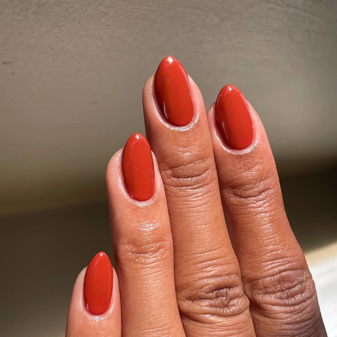 28 Stunning Orange Fall Nail Ideas You Need to Try 19 Glossy Burnt Orange Almond Nails