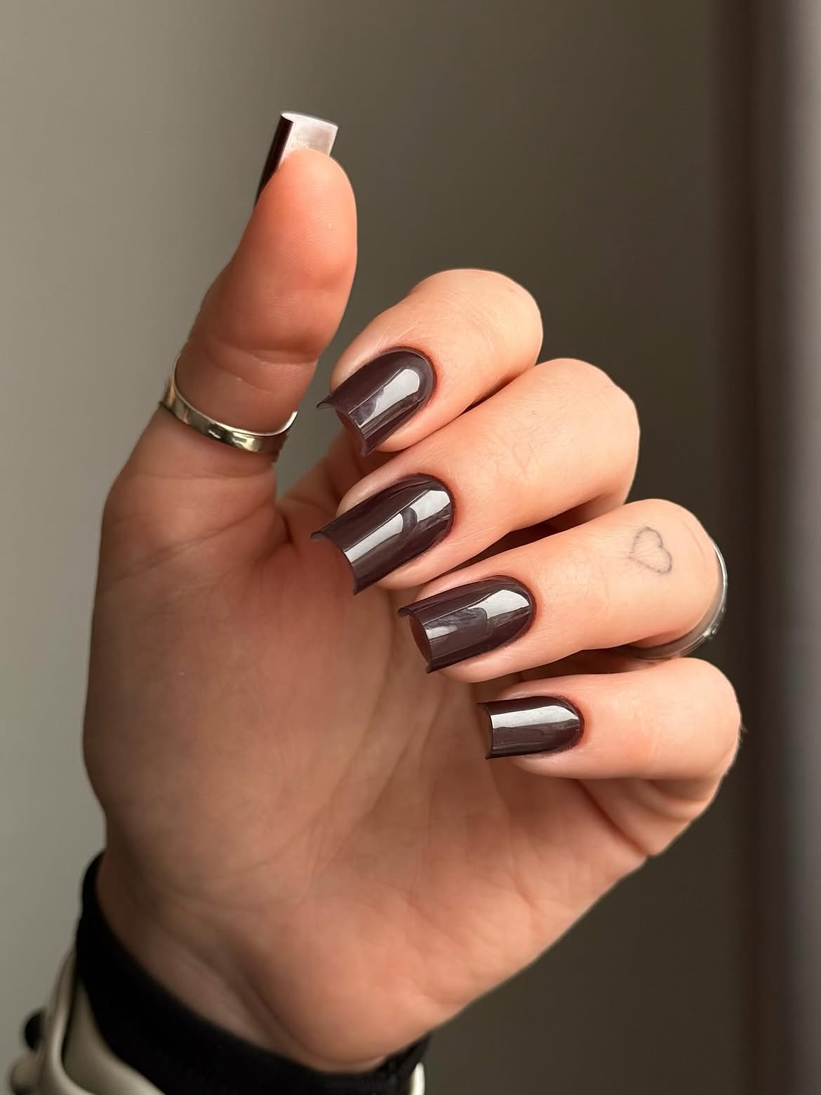 27 Must-Try Early Fall Nail Ideas For A Chic Autumn Vibe 13 Glossy Espresso Bean Square Nails